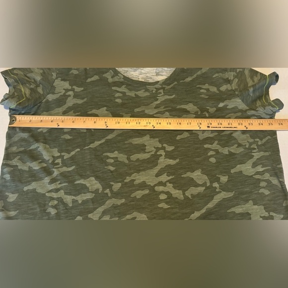 Vineyard Vines Women’s XL T-shirt Surf Tee 100% Cotton Camo Short Sleeve - Picture 6 of 8